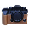 Para FUJIFILM X-T5 Base de la mitad de la caja de la cámara de cuero PU con rosca de 1/4 pulgadas (café)