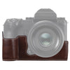 Cámara de cuero de PU de hilo de 1/4 pulgadas Medio caso base para Fujifilm GFX 50S (café)