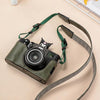 Estuche de media base para cámara FUJIFILM X100VI de piel sintética con textura de búfalo y correa para el hombro (verde)