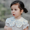 Babero infantil con forma de pétalo de Benzdeer, toalla de saliva, flor azul