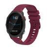 Correa de reloj de silicona de 20 mm con puntadas onduladas y puntos para Garmin Forerunner 245 Music (rojo vino)
