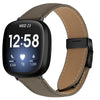 Correa de cuero con hebilla trasera de tortuga negra con textura de lichi para Fitbit Versa 3/4 (gris)