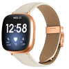 Correa de cuero con hebilla trasera de tortuga en oro rosa con textura de lichi para Fitbit Versa 3/4 (blanco cremoso)