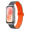 Correa magnética de silicona con textura de armadura para Huawei Band 11 / Band 11 Pro (gris y naranja)