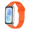 Correa de reloj de silicona transpirable perforada plana con hebilla invertida para Huawei Band 11 / Band 11 Pro (naranja)