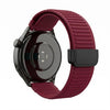 Correa de reloj de silicona de 22 mm con hebilla magnética y diseño de montaña (rojo vino)