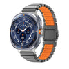 Correa de reloj híbrida de titanio y silicona con hebilla magnética para Galaxy Watch Ultra 2026-2024 (Negro Naranja)
