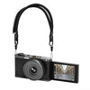 Cámara digital sin espejo 4K con visor a la altura de la cintura y pantalla abatible para selfies. Especificaciones: Piel de cocodrilo + Correa para el cuello.