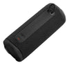 Parlante Bluetooth JBL Grip portátil negro en uso