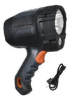 Foco linterna Energizer Hard Case recargable de 1000 lúmenes en uso