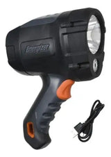 Foco linterna Energizer Hard Case recargable de 1000 lúmenes en uso
