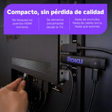 Roku Streaming Stick 2025 con control remoto por voz en uso