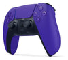 Control DualSense PS5 Galactic Purple en uso