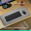 Teclado inalámbrico Bluetooth Logitech K250 en uso