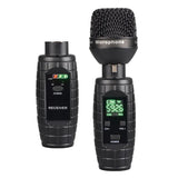 Sistema XTUGA U-95 con la cápsula de micrófono montada sobre el transmisor, junto al receptor XLR