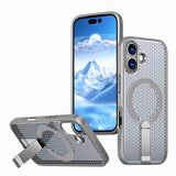 Carcasa Kalebol Honeycomb para iPhone 17 color gris titanio con soporte desplegado