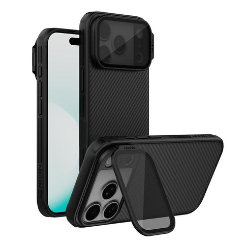 Carcasa NILLKIN CamShield Prop iPhone 18 Pro negra texturizada con tapa de cámara abierta como soporte