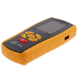 Vista lateral del GM520 con su funda de goma protectora y el puerto USB