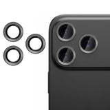 Protector de lente Kalebol negro instalado en las cámaras del iPhone 17 Pro