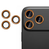 Protector de lente Kalebol naranja instalado en las cámaras del iPhone 17 Pro
