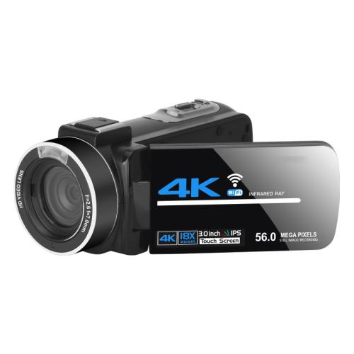 Videocámara KOMERY AF2 4K negra con su pantalla táctil abierta