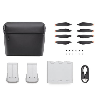 Contenido completo del DJI Mini 3 Pro Fly More Kit Plus sobre fondo blanco